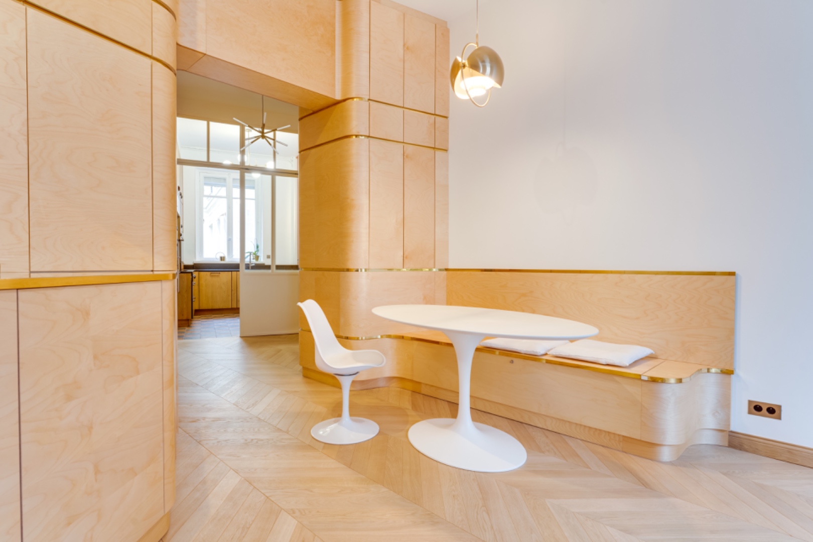 Banquette, Saarinen tulip table and view through the verrière toward the kitchen